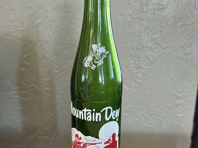 Vintage Mountain Dew Hillbilly 10 oz Glass Soda Bottle – “It’ll Tickle Yore Innards!”