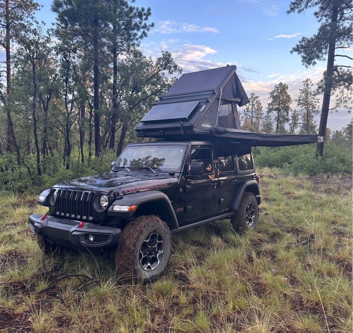Solar-Equipped Wildfinder Hardshell Rooftop Tent