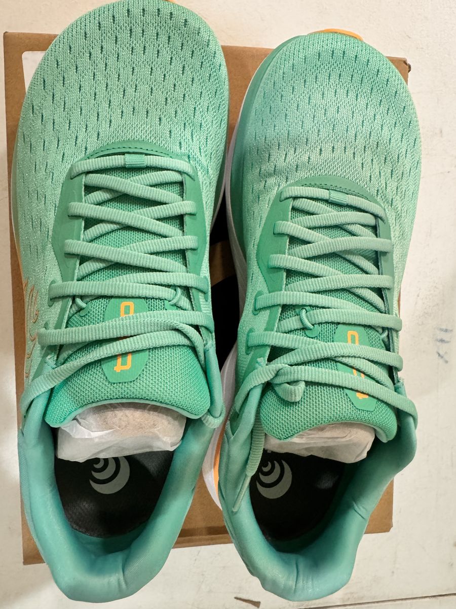 *TOPOS Atmos, Women's size 9, Brand New*