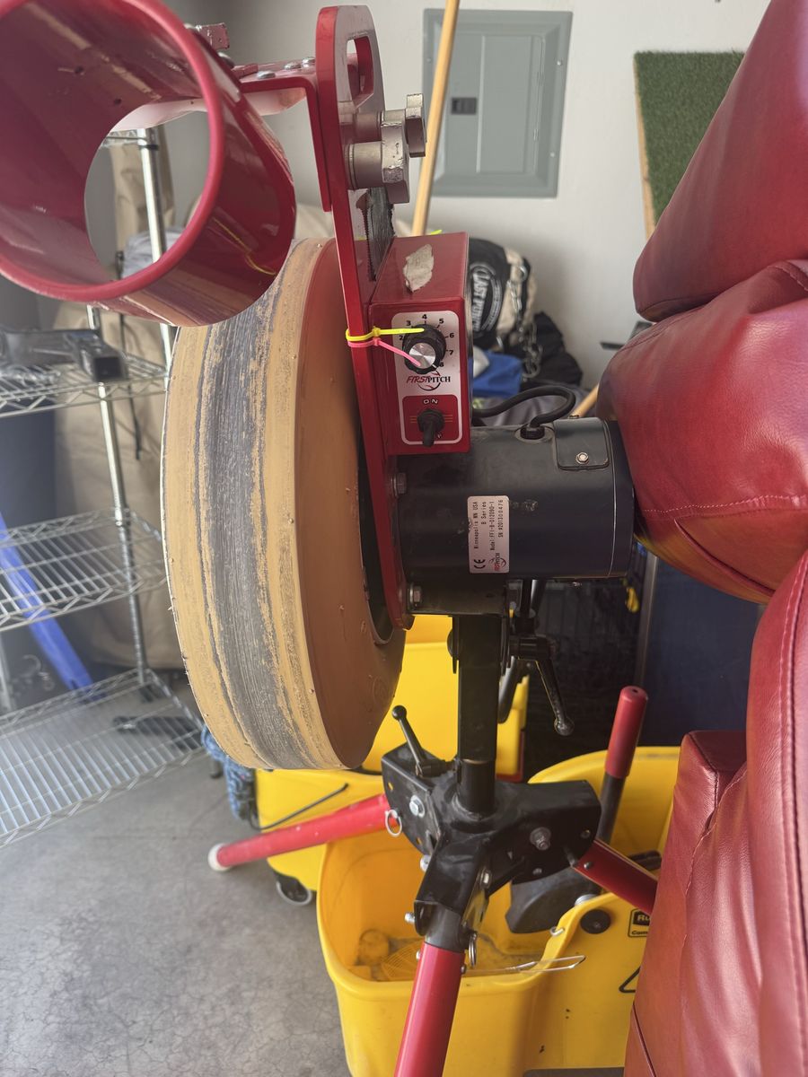 Softball and Baseball Pitching machine