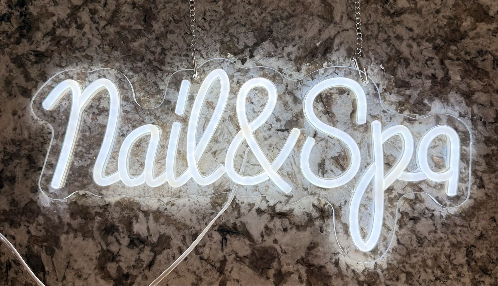 LED Nail & Spa Neon Sign USB Powered with Hanging Chain