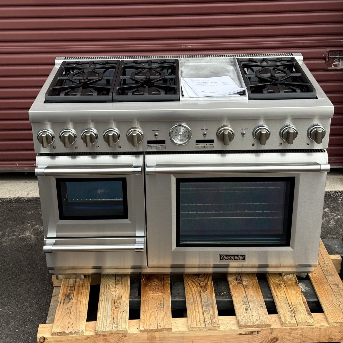 FREE DELIVERY - Thermador Pro Grand 48”  Dual Fuel Range AND Range hood - Digital