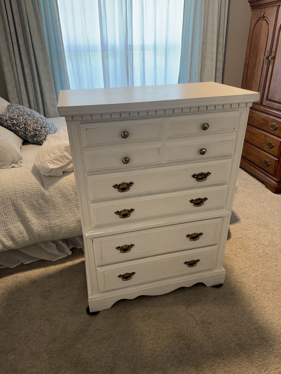 Lenoir House Broyhill Furniture White Wooden Dresser 5 drawer Tall Chest with Brass Hardware