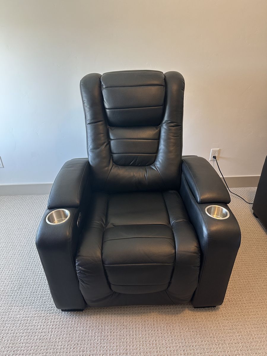 LIKE NEW THEATER SEAT RECLINER