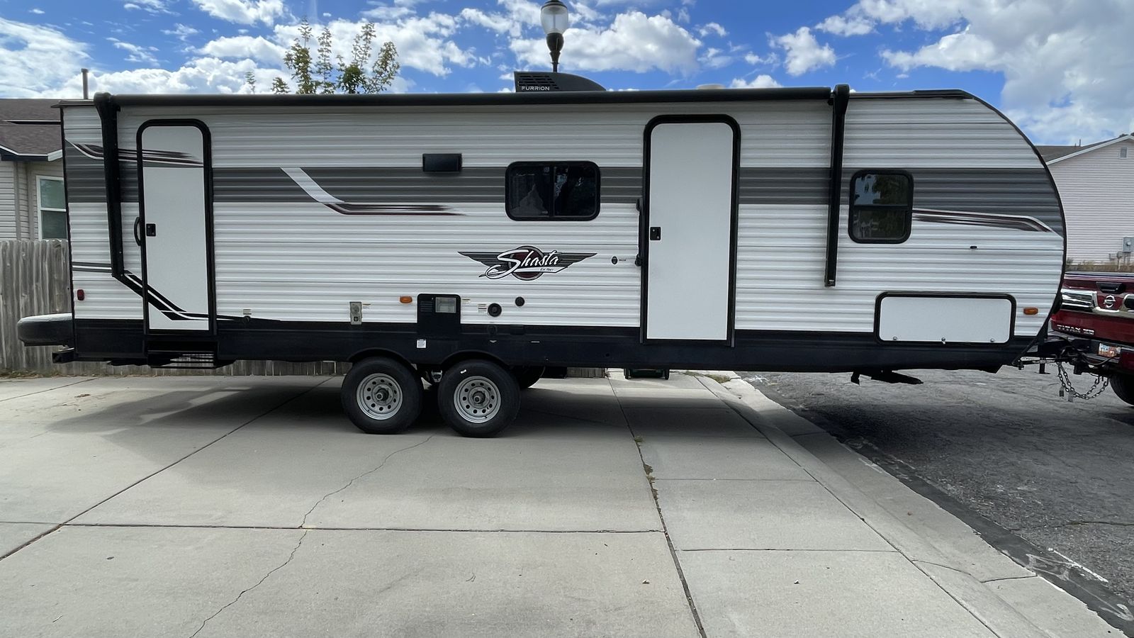  Shasta travel trailer SST26DB 2023 Bunk House NEW UPGRADED TIRES, AXLES, and 2 SOK 204AH Lithium batteries.