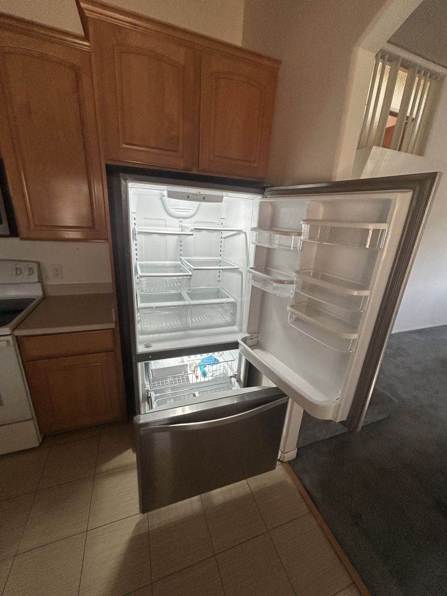 Fridge, microwave,range