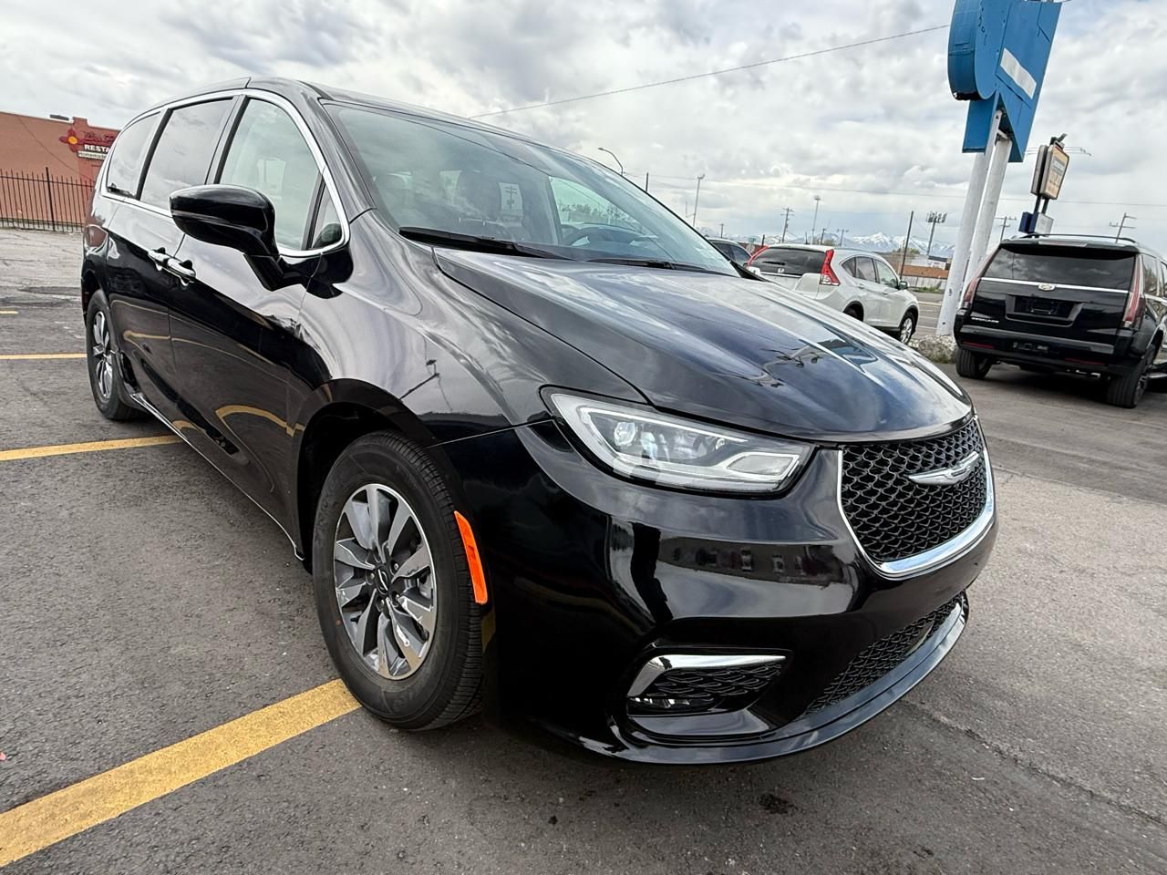 2024 Chrysler Pacifica Plug-In Hybrid Select