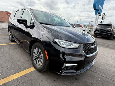 2024 Chrysler Pacifica Plug-In Hybrid Select