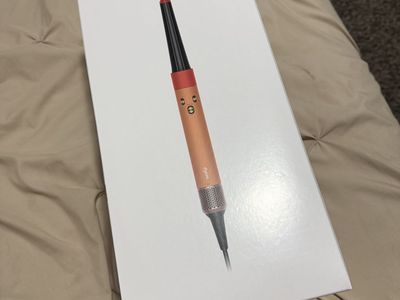 Brand new Sealed Dyson Airwrap ID Straight and Wavy (Ceramic Apricot / Topaz)