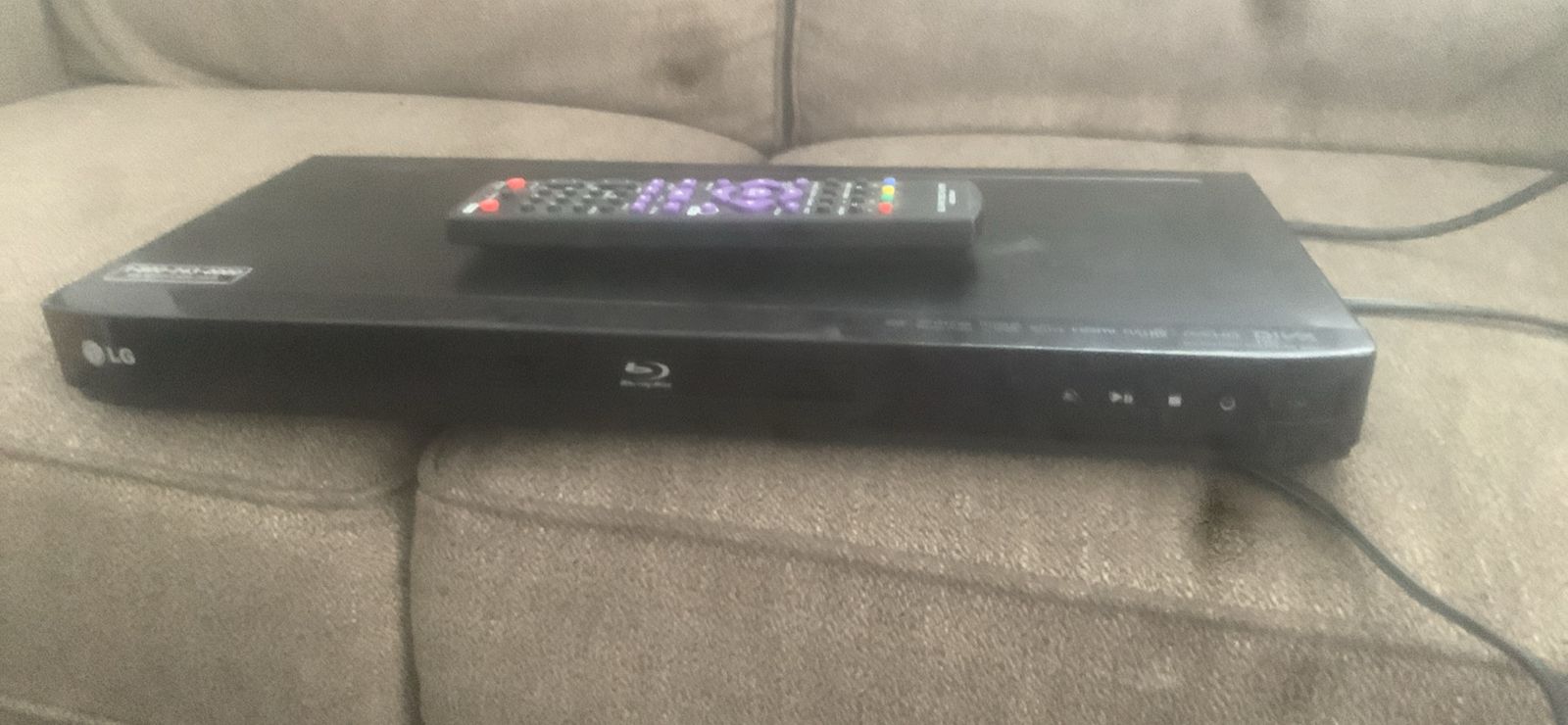Blu-ray/DVD player with remote