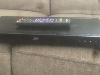 Blu-ray/DVD player with remote