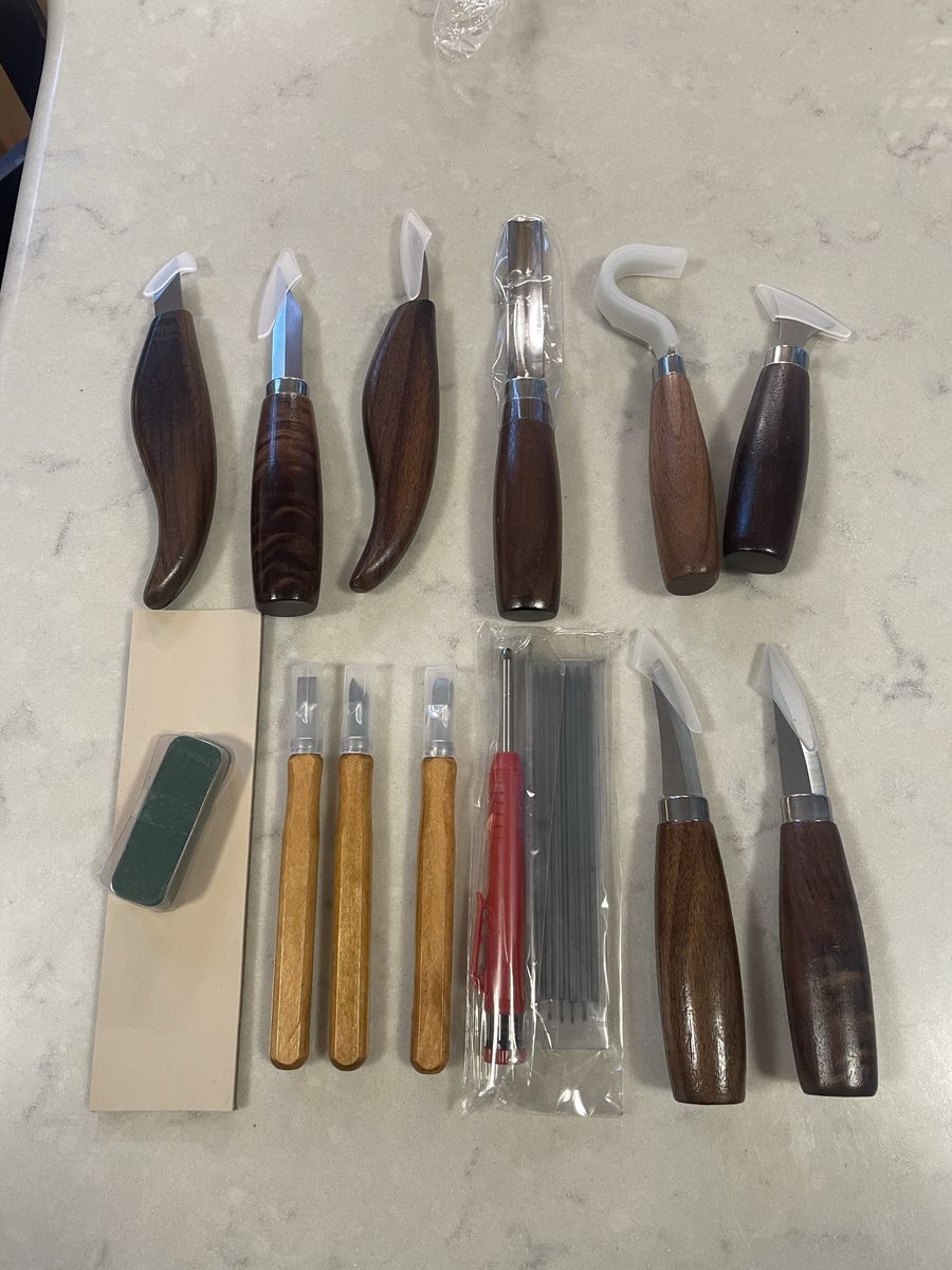 Wood Carving Tools Set - Assorted Knives & Gouges with wood handles and blade protectors. Sharp!