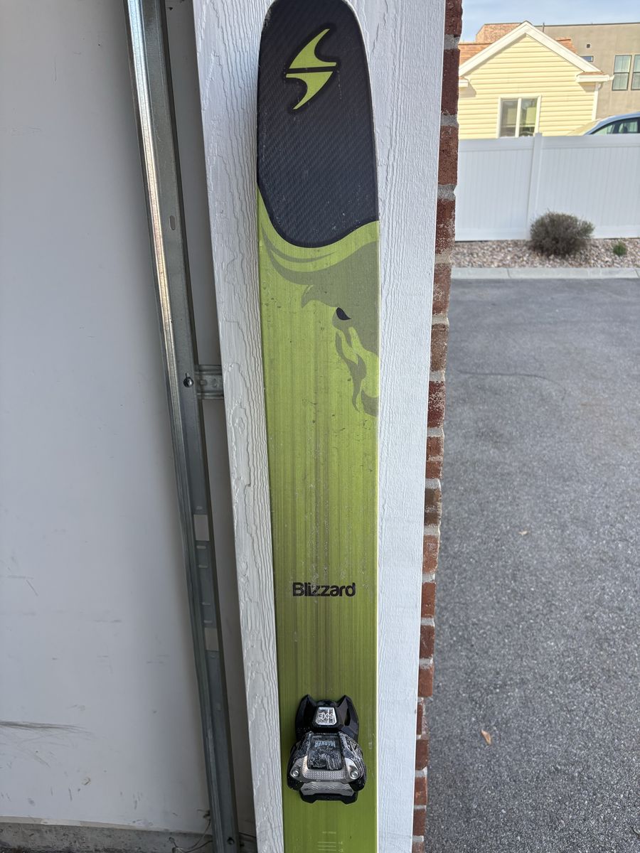 Powder skis: blizzard Bodacious!