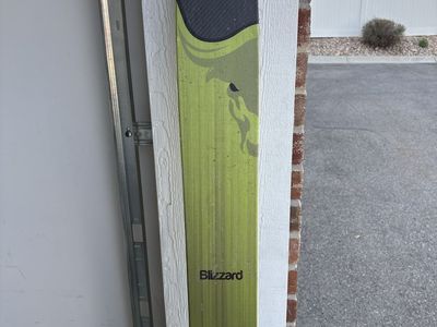 Powder skis: blizzard Bodacious!