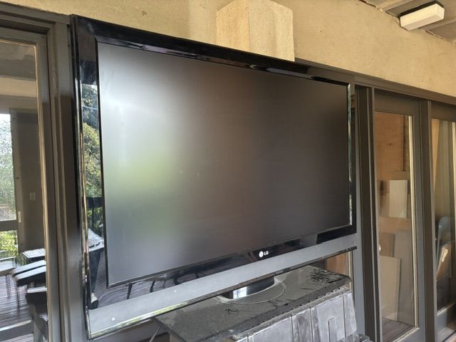 46" LG TV