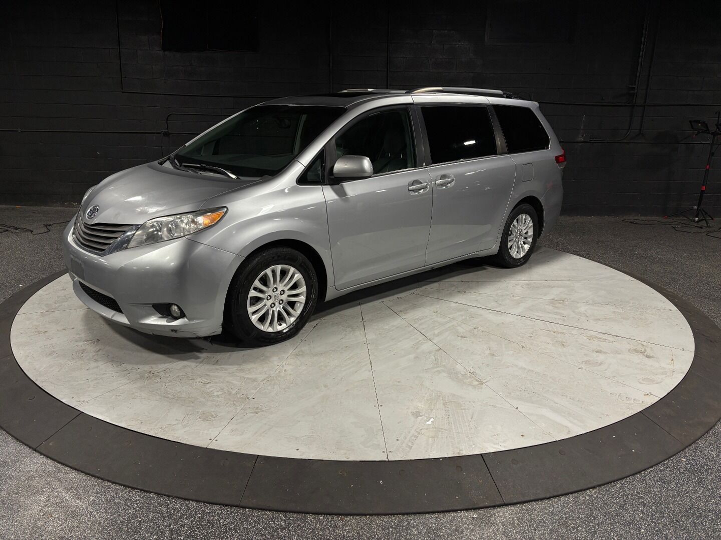 2012 TOYOTA SIENNA XLE 8-Passenger