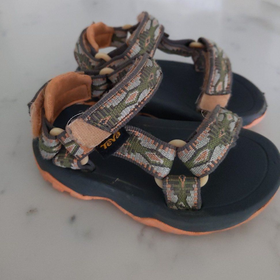 Super Cute Toddler Baby Size 4 Teva Sandals