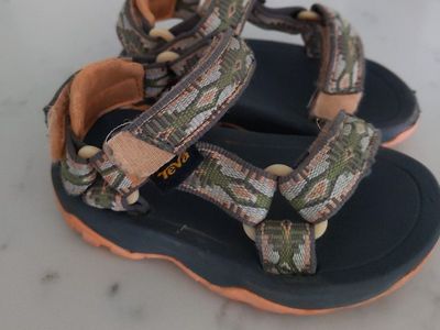 Super Cute Toddler Baby Size 4 Teva Sandals