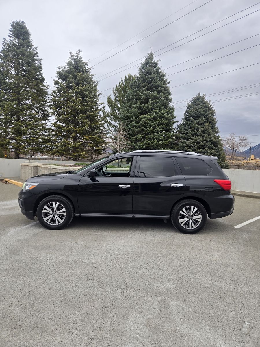 2018 NISSAN PATHFINDER SV