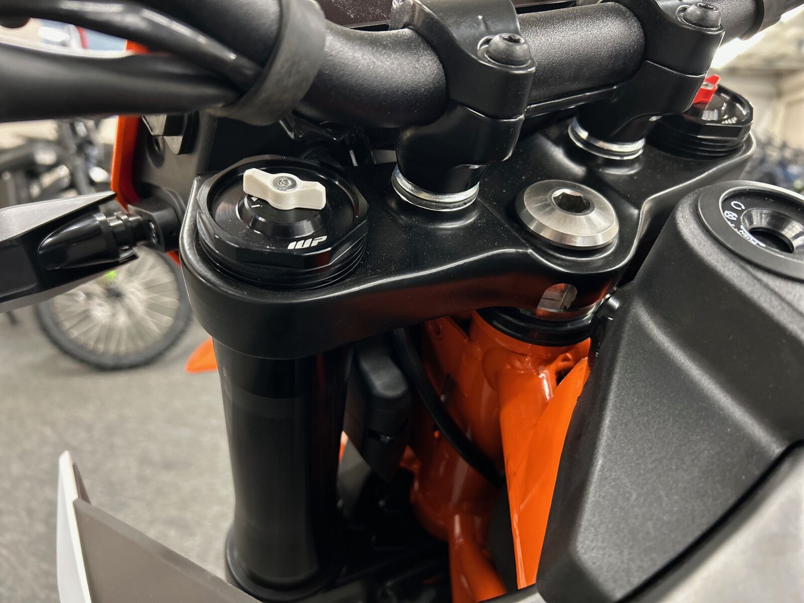 2025 KTM 390 SMC R