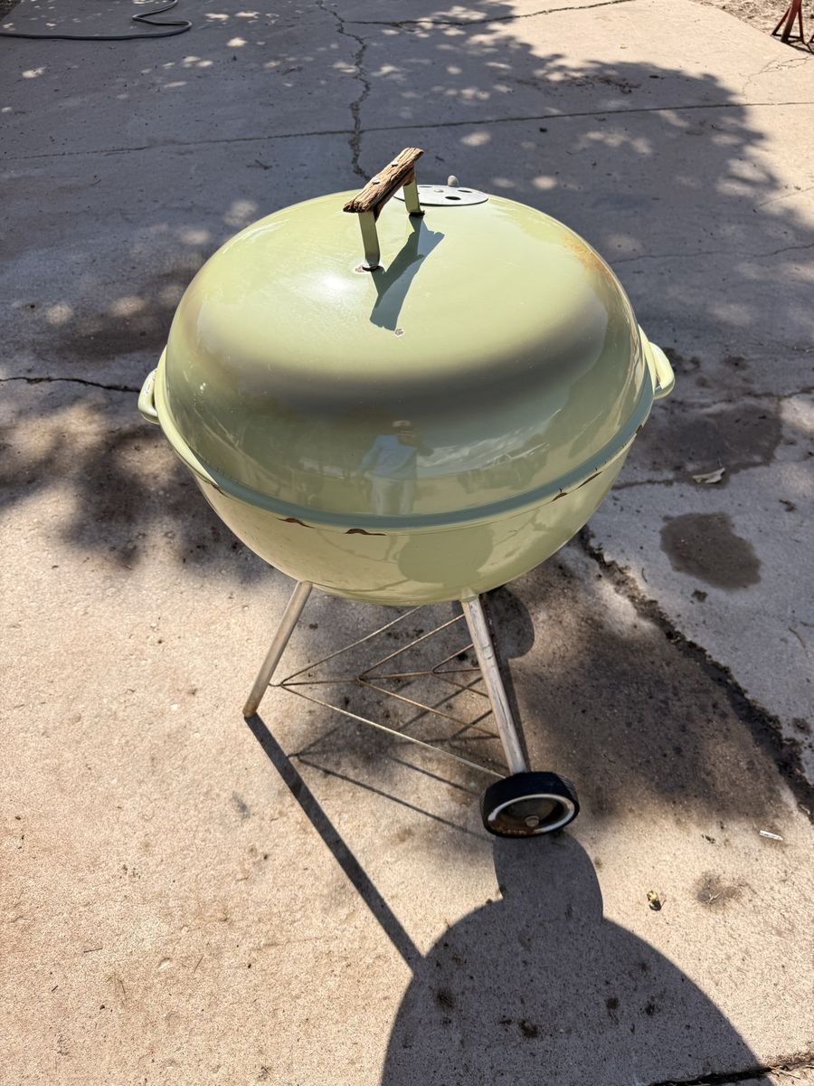 Vintage 1970s Weber Avocado Green Charcoal Kettle Grill