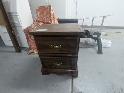 nightstand w/ 2 drawers
