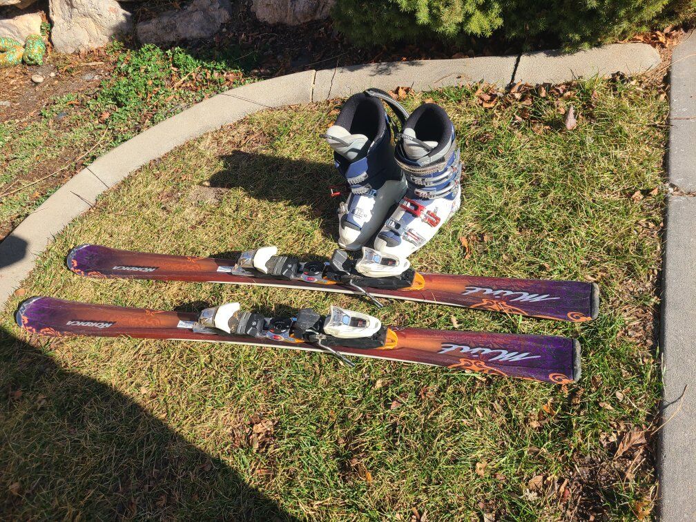 152cm ladies skis, excellent condition