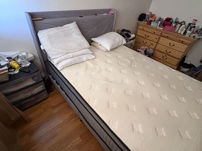 Cama Flonase con colchón incluido tamaño queen