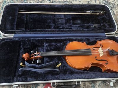 Beautiful Student Violin with Bow and Hard Case - Ready to Play!