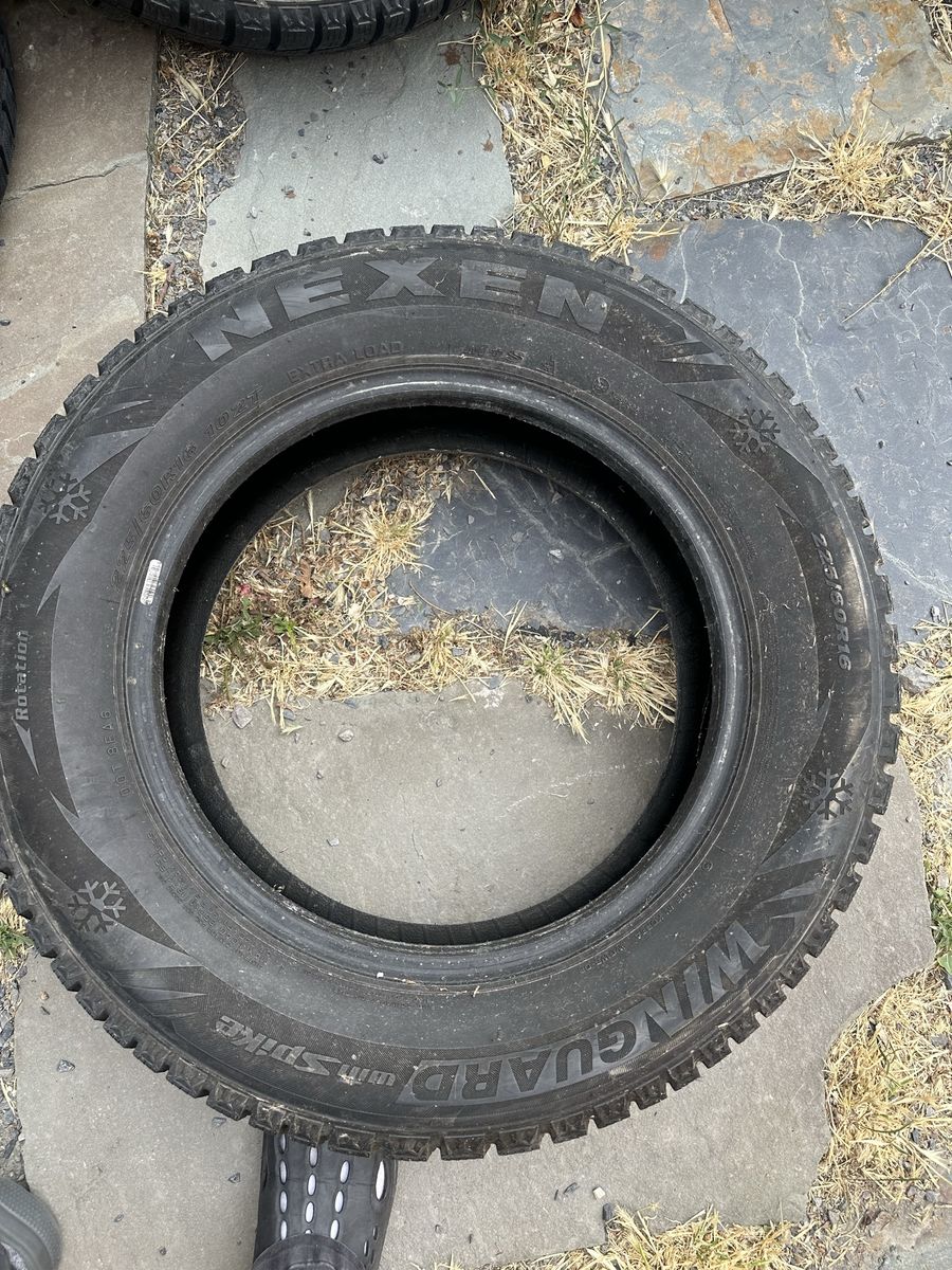 Set off 4 Nexen WINGUARD Win Spike 225/60R16 Winter Tire, Extra Load