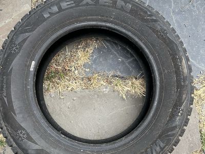 Set off 4 Nexen WINGUARD Win Spike 225/60R16 Winter Tire, Extra Load