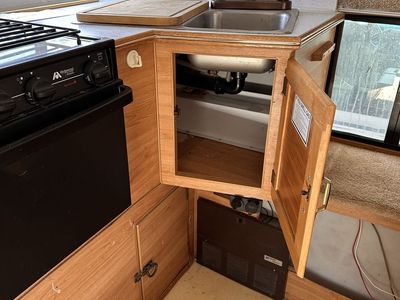 Lance 835 truck camper 2000