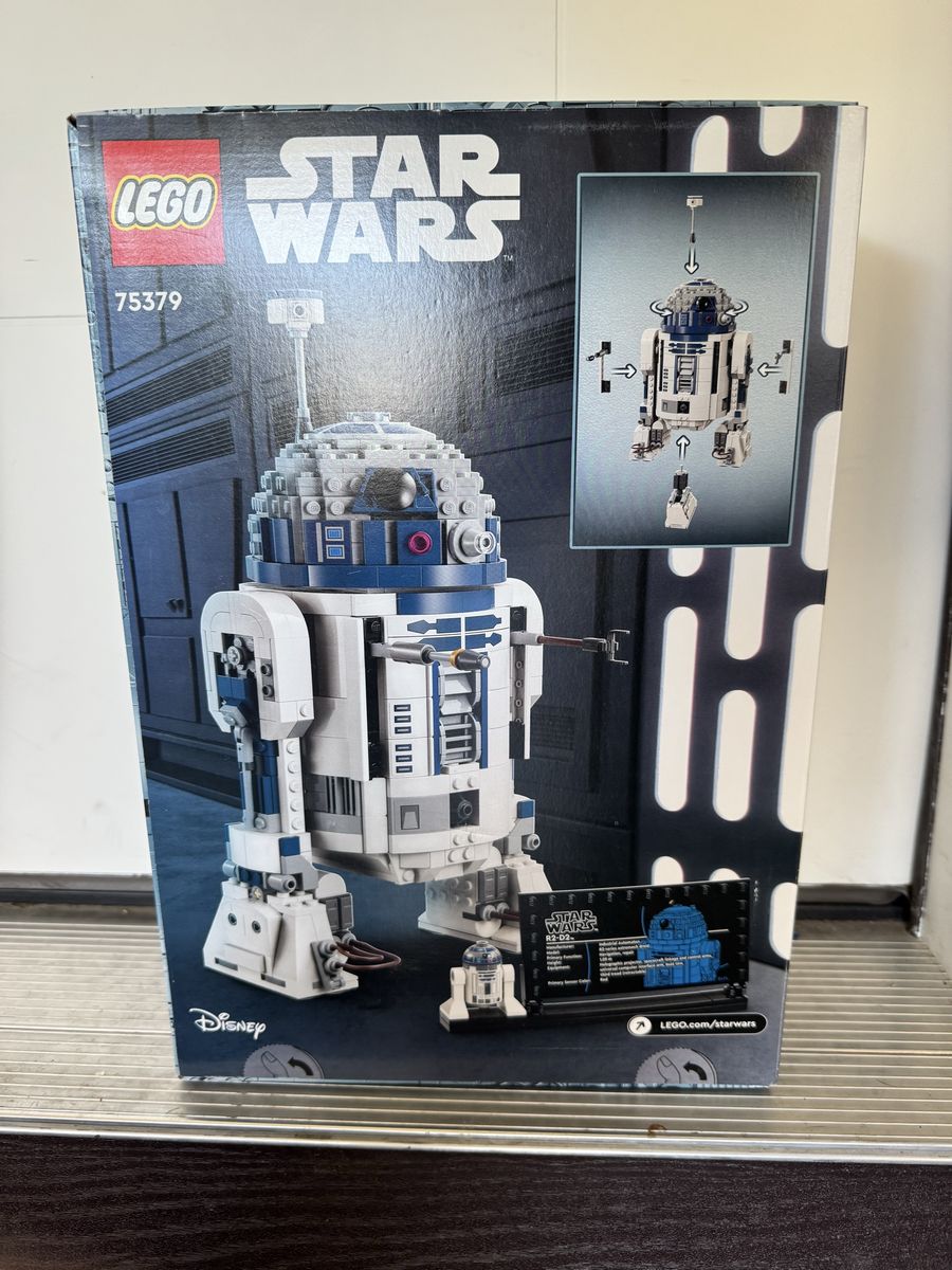 Lego Star Wars R2-D2 Set 75379