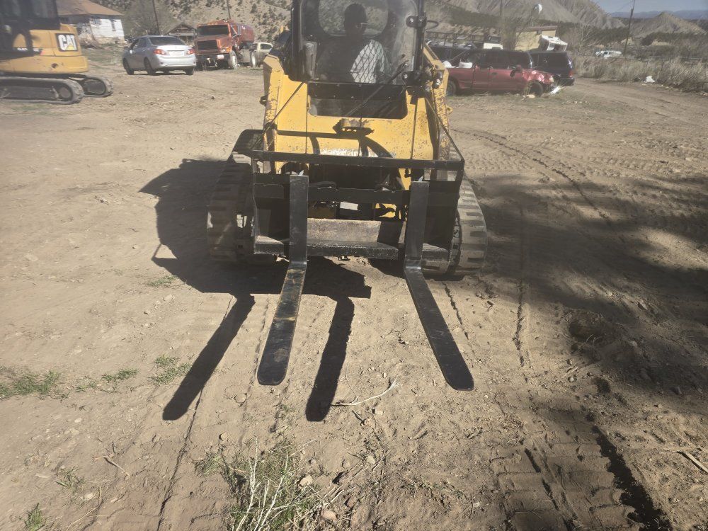 NEW 4,000 pound skid steer pallet fork attachments