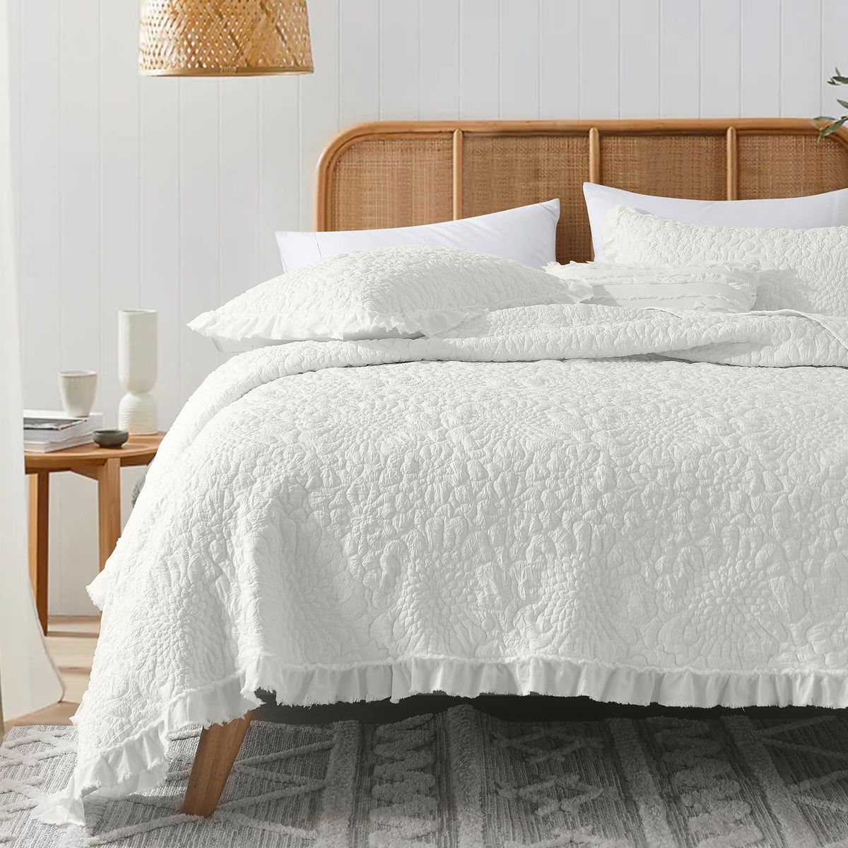 HORIMOTE HOME Shabby Chic Ruffled Quilt Twin Size, Cream White Floral Quilt Set Lightweight Crinkled Farmhouse Rustic Bedding 