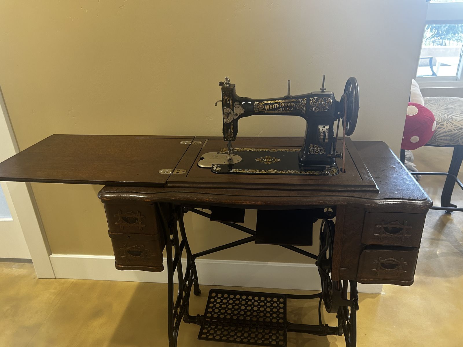 Antique 1914 "WHITE" Rotary Treadle Sewing Machine in Original Wood and ornate iron cabinet with 4 drawers