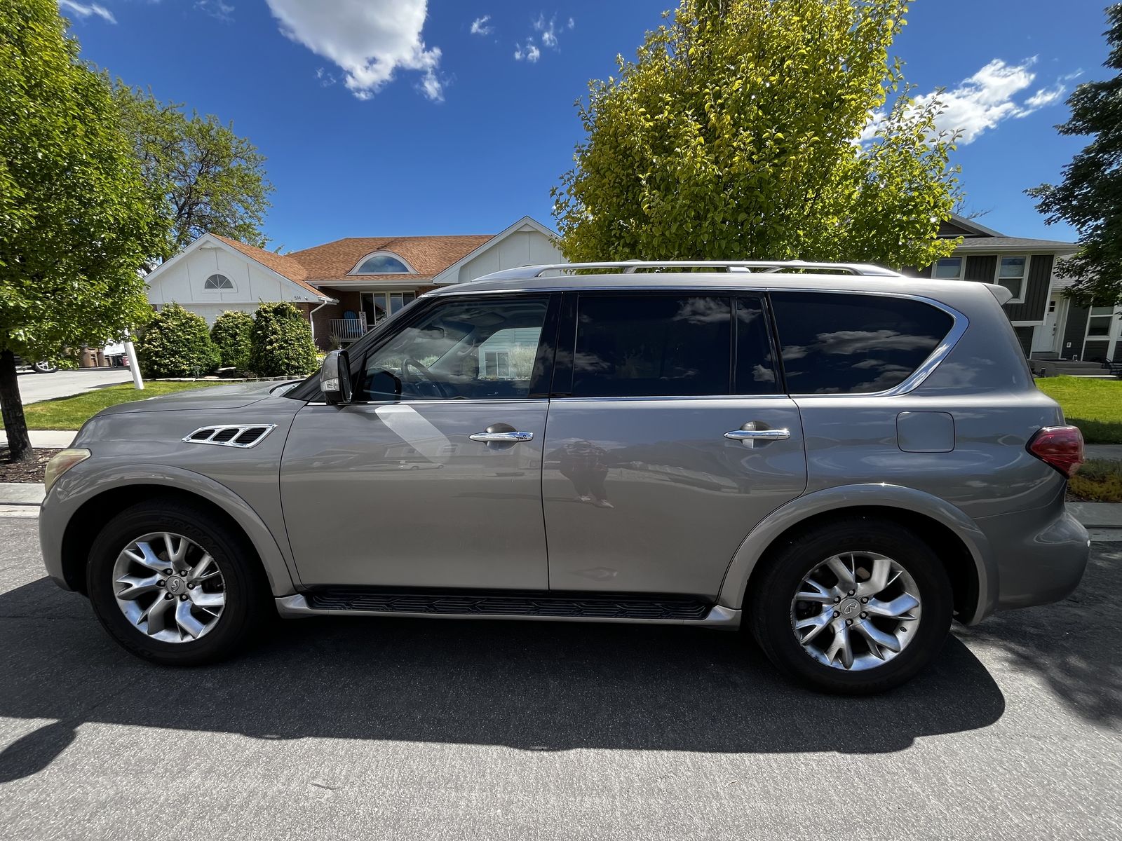 2011 Infiniti QX56 Base