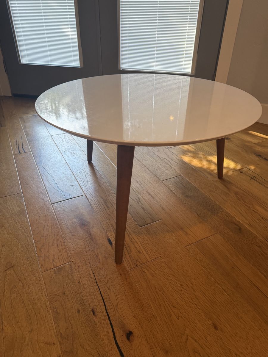 Mid-Century Modern Round White Gloss Coffee Table with Wooden Legs