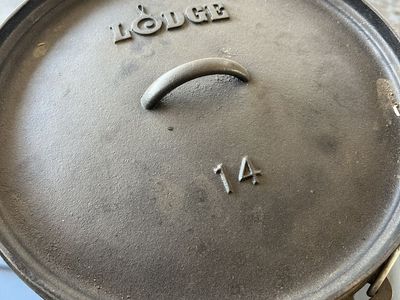 Lodge 14 Cast Iron Camp Dutch Oven with Lid & Legs