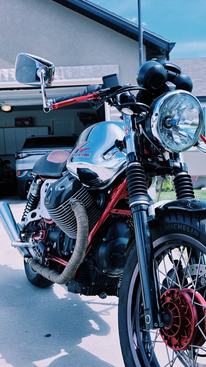 2012 Moto Guzzi V7 Racer – 750cc V-Twin | 11,700 Miles