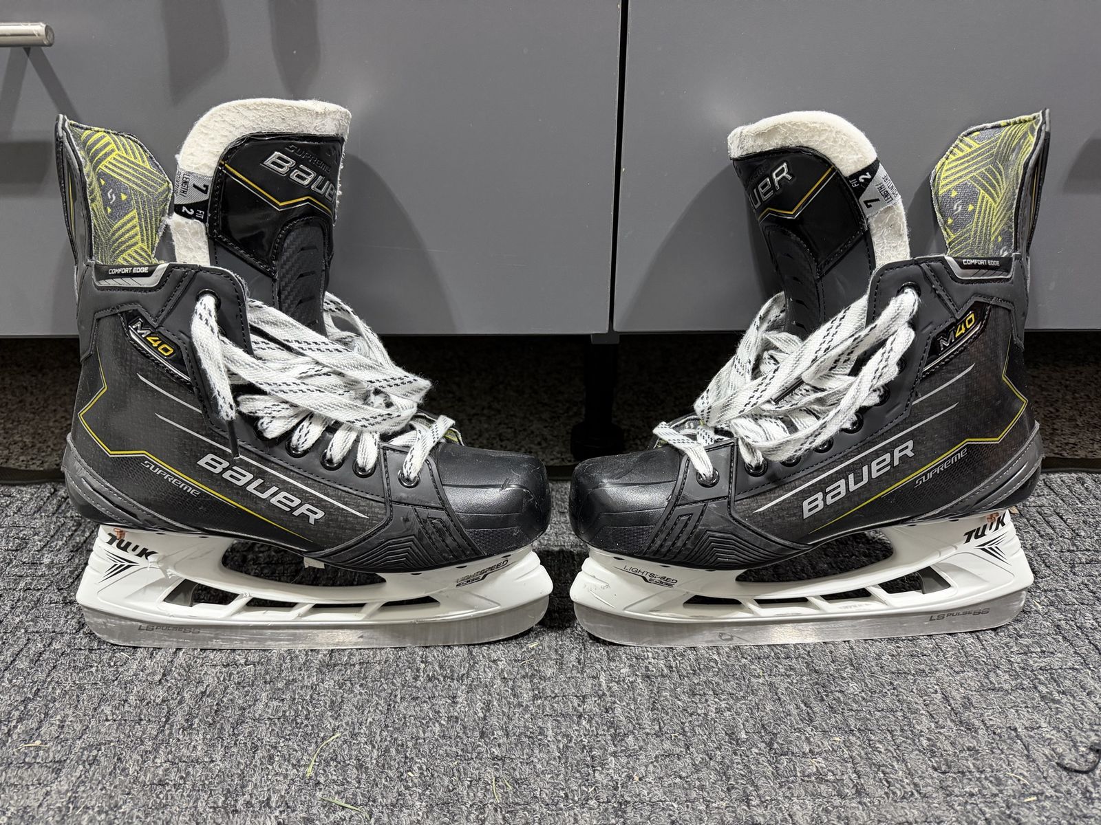 Bauer Supreme M40 Hockey Skates, Senior Size 7 Fit 2, TUUK LIGHTSPEED EDGE holders, Comfort Edge