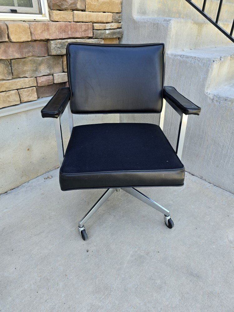 vintage steelcase swivel office chair MCM
