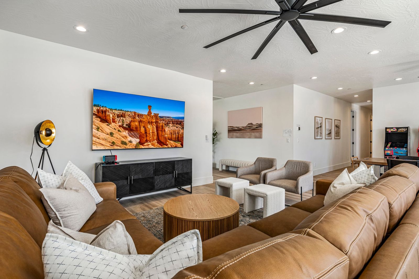 Main image 44