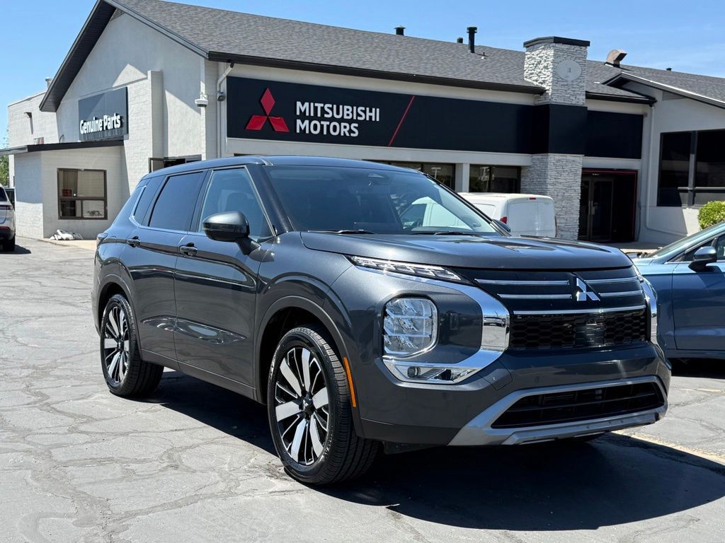 2025 Mitsubishi Outlander SE