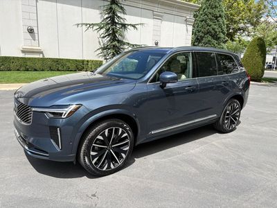 2026 Volvo XC90 B6 Plus Bright Theme
