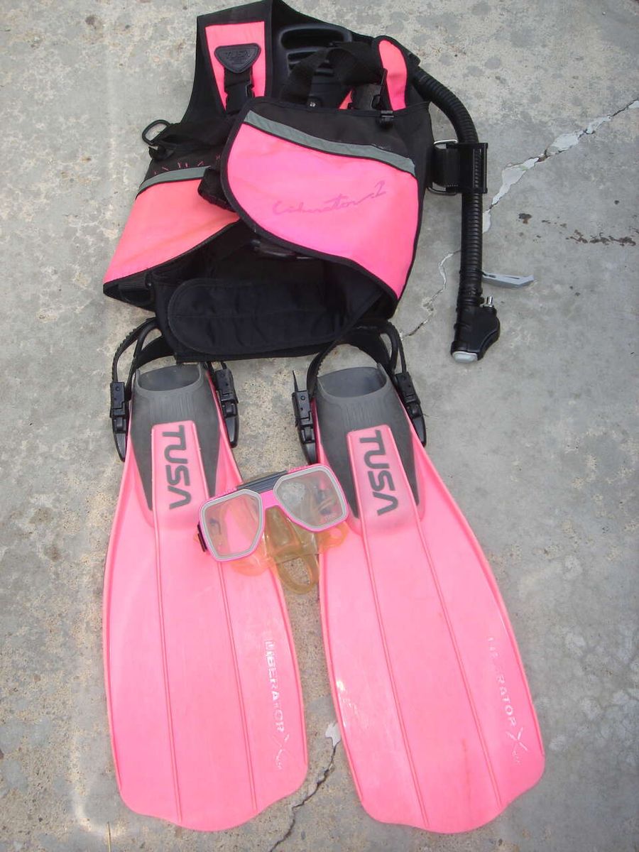 PINK TUSA LIBERATOR SCUBA DIVING BCS  MASK AND SNORKLE SZ XS SOLD SEPERATLY OR AS A SET