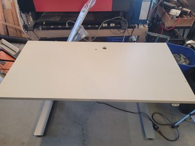 Motorized adjustable desk