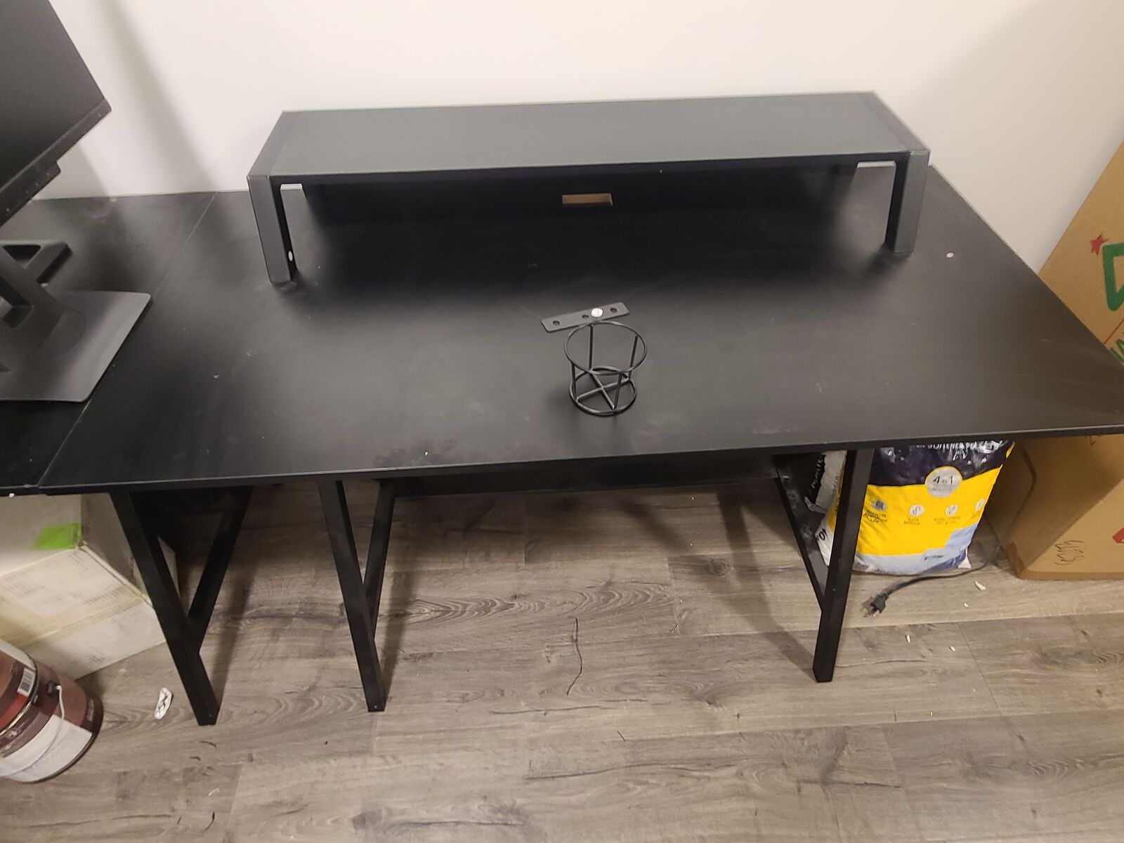 Computer desk