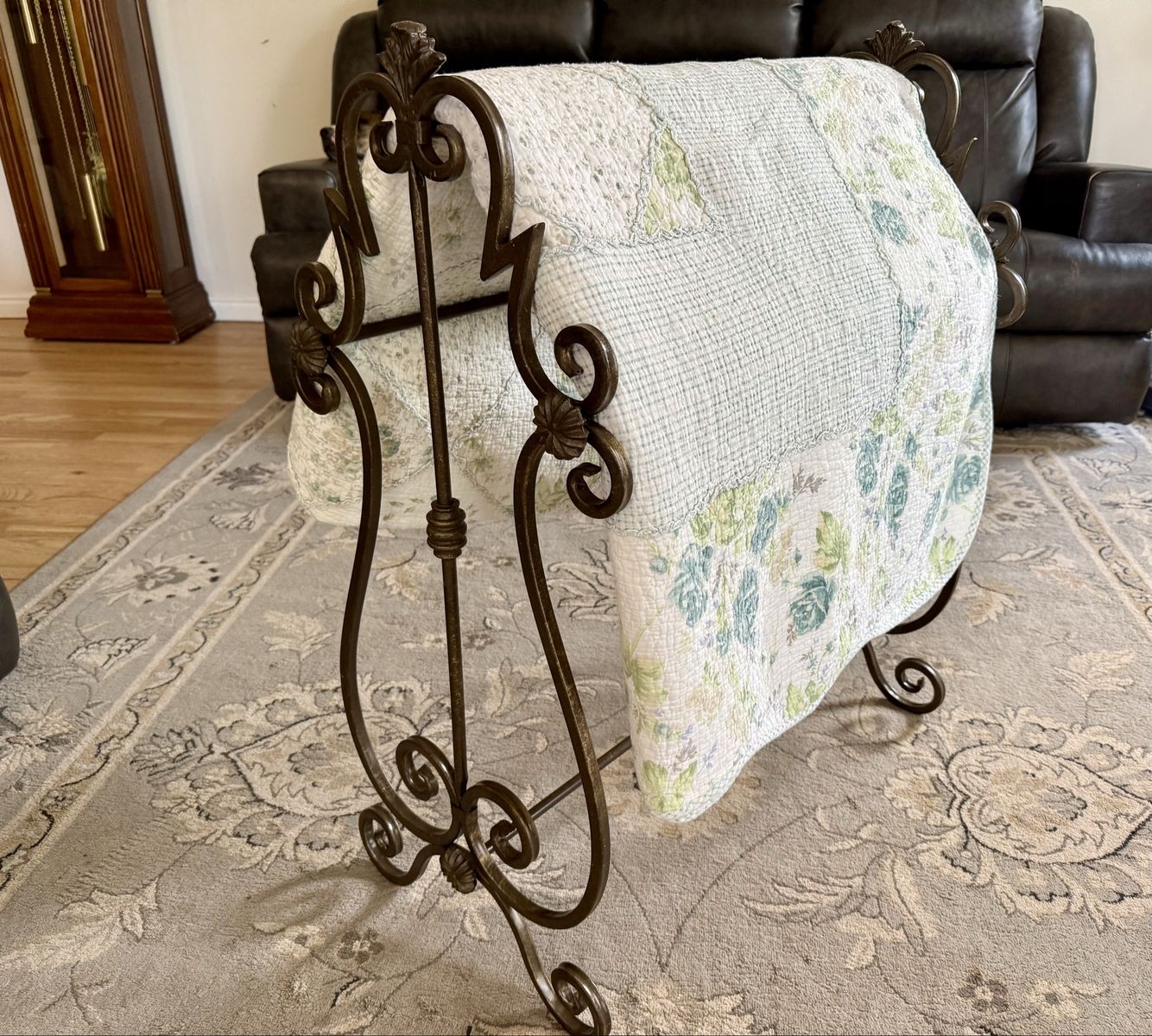 Beautiful Vintage Ornamental Scrolled Metal Quilt Rack, Blanket and Towel Stand Bronze Finish