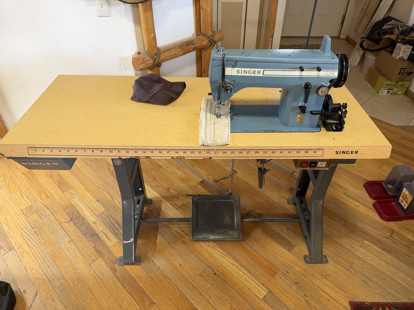 Singer commercial zig zig sewing machine with reverse